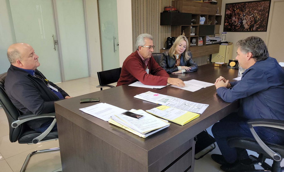 Prefeito e gerentes da Sanepar definem nova parceria para ampliar as redes coletoras de esgoto em Francisco Beltrão