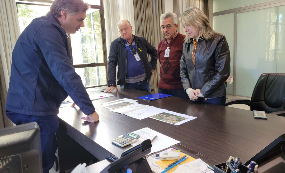 Prefeito e gerentes da Sanepar definem nova parceria para ampliar as redes coletoras de esgoto em Francisco Beltrão