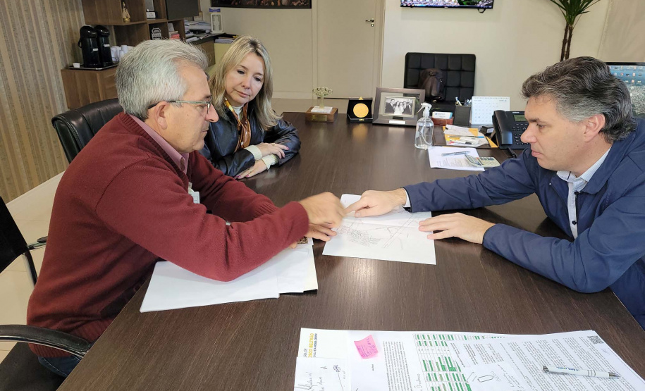 Prefeito e gerentes da Sanepar definem nova parceria para ampliar as redes coletoras de esgoto em Francisco Beltrão