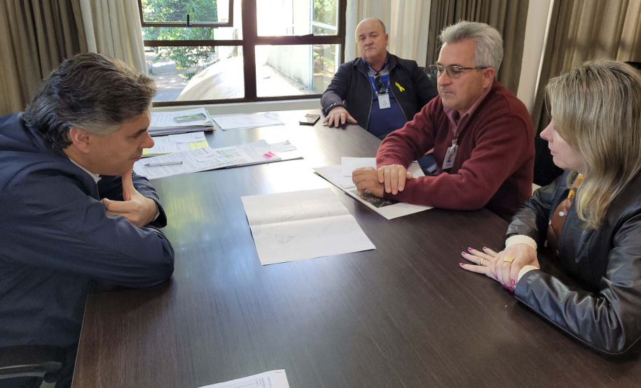 Prefeito e gerentes da Sanepar definem nova parceria para ampliar as redes coletoras de esgoto em Francisco Beltrão