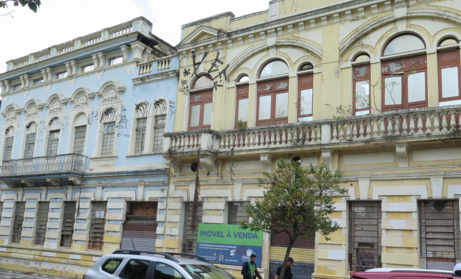 ​A Secretaria da Administração e da Previdência (Seap), por meio do Departamento de Patrimônio do Estado (DPE), realizará no dia 24 de maio a alienação de dois imóveis do patrimônio público que se encontram desocupados. um dos imóveis fica em Curitiba, e o outro em Medianeira - Curitiba, 05/05/2022 ​