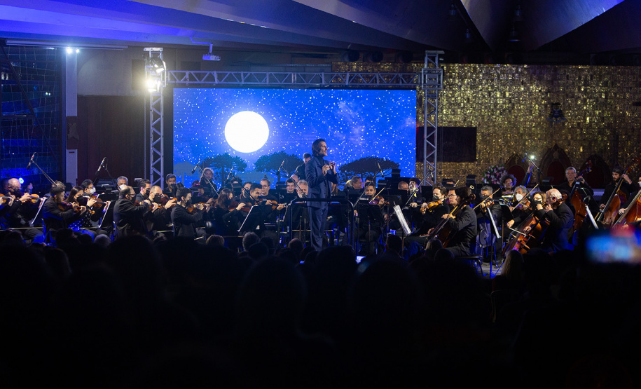 Orquestra Sinfônica do Paraná reúne público de Cascavel para concerto sertanejo