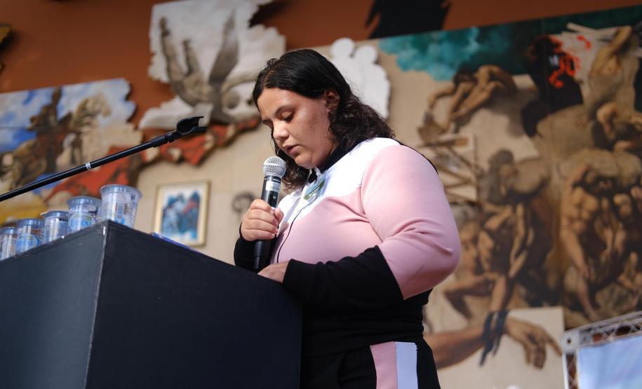 Alunos ganhadores do Redação Nota 10 participam de premiação em visita a Curitiba