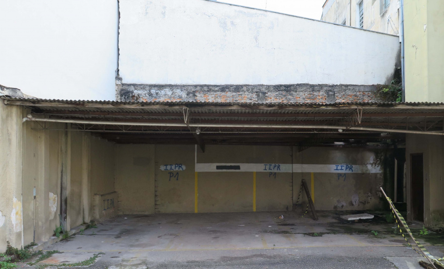 ​A Secretaria da Administração e da Previdência (Seap), por meio do Departamento de Patrimônio do Estado (DPE), realizará no dia 24 de maio a alienação de dois imóveis do patrimônio público que se encontram desocupados. um dos imóveis fica em Curitiba, e o outro em Medianeira - Curitiba, 05/05/2022 ​