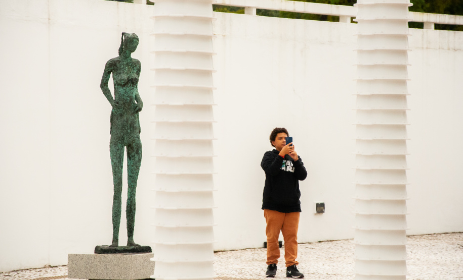 Ganhadores do Redação Nota 10 participam de premiação em visita a Curitiba