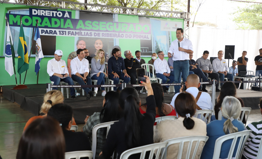 Durante a passagem por Ribeirão do Pinhal, no Norte Pioneiro, nesta quinta-feira (12), o governador Carlos Massa Ratinho Junior autorizou a liberação de mais R$ 884,2 mil para ações na área da saúde.