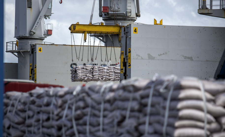 Quadrimestre fecha com aumento de 2,4% na movimentação de cargas pelos portos do Paraná