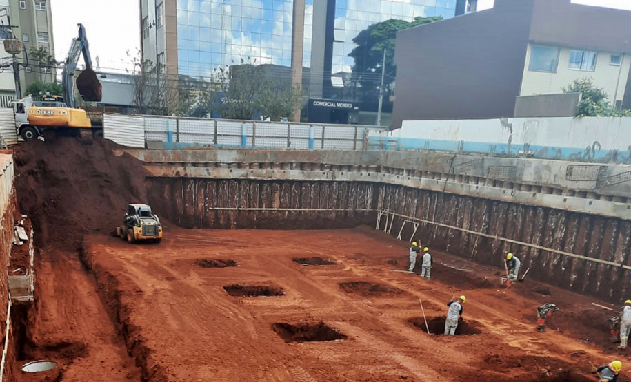 A Companhia de Saneamento do Paraná (Sanepar) está duplicando a capacidade de reservação de água do sistema de abastecimento de Apucarana, no Norte do Paraná
