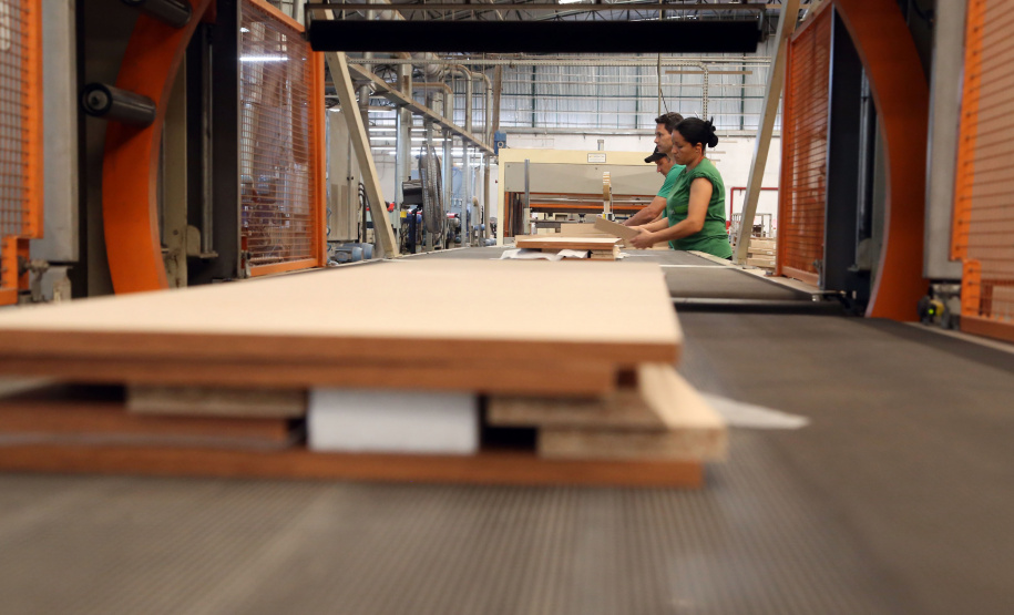 Indústria do Paraná apresenta o maior crescimento da Região Sul em março, aponta IBGE