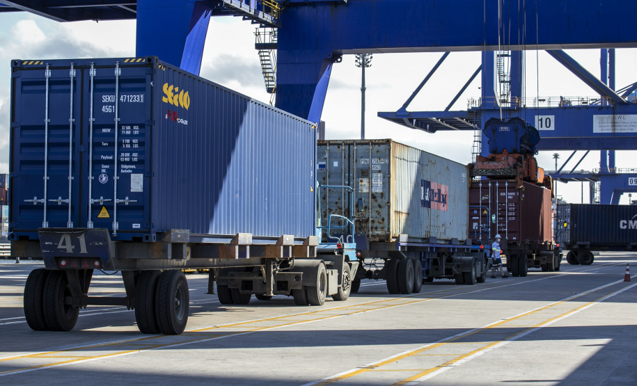 Quadrimestre fecha com aumento de 2,4% na movimentação de cargas pelos portos do Paraná