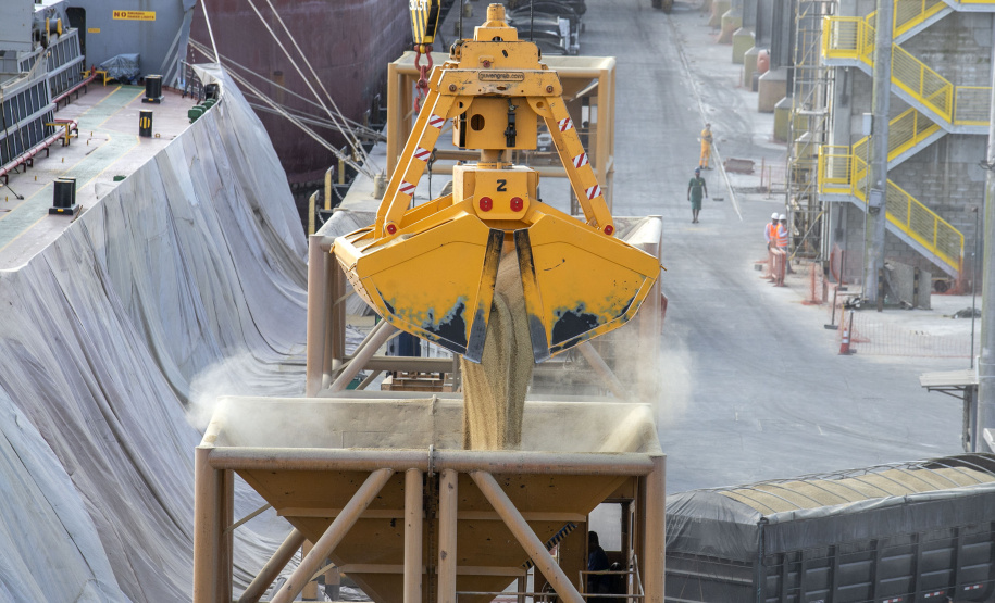 Quadrimestre fecha com aumento de 2,4% na movimentação de cargas pelos portos do Paraná