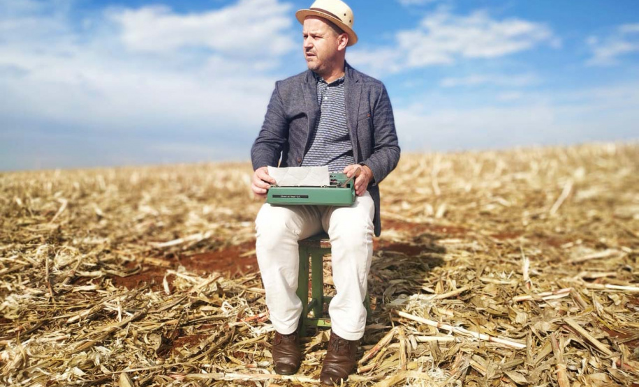 Alvaro Posselt ministra oficina gratuita para 80 alunos na Biblioteca Pública