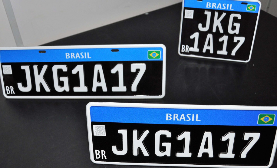 Nova CNH e placa preta de colecionadores passam a ser emitidas nesta quarta-feira