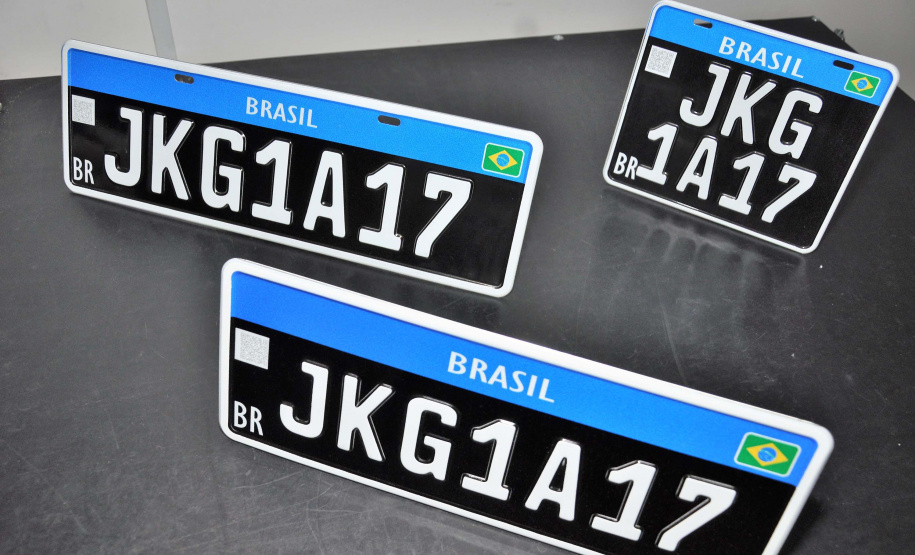 Nova CNH e placa preta de colecionadores passam a ser emitidas nesta quarta-feira