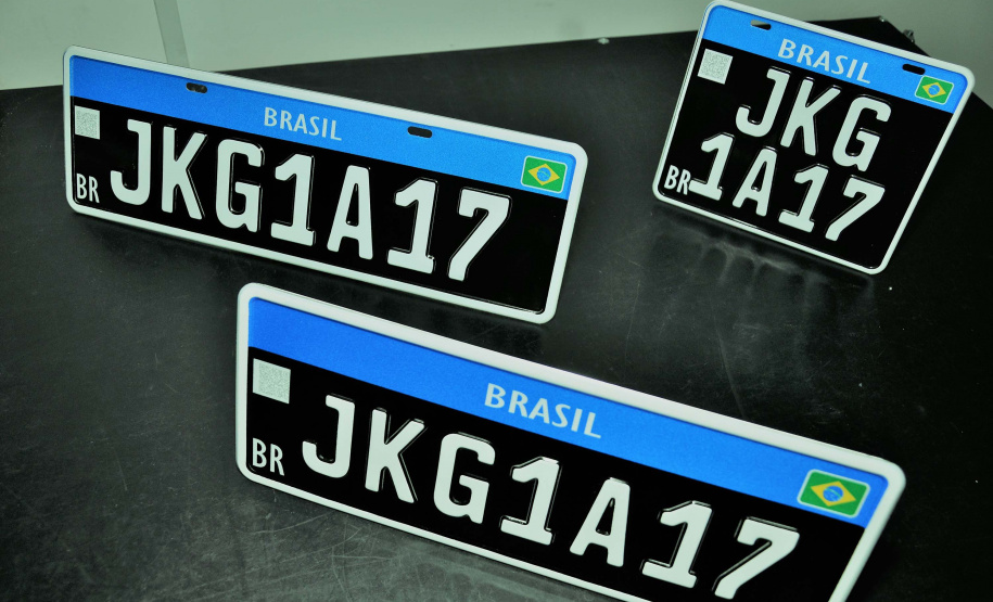 Nova CNH e placa preta de colecionadores passam a ser emitidas nesta quarta-feira