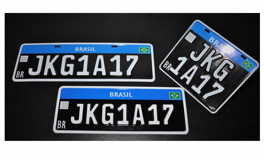 Nova CNH e placa preta de colecionadores passam a ser emitidas nesta quarta-feira