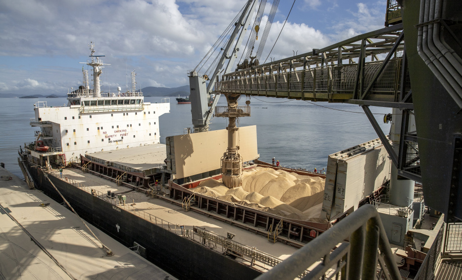 Quadrimestre fecha com aumento de 2,4% na movimentação de cargas pelos portos do Paraná