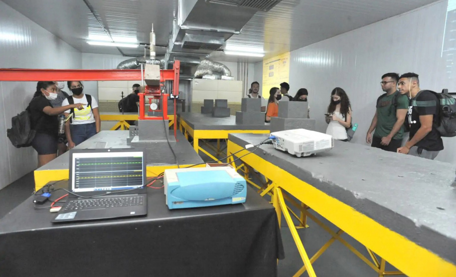 CTU inaugura maior câmara climática do país para ensaios com materiais de estrutura