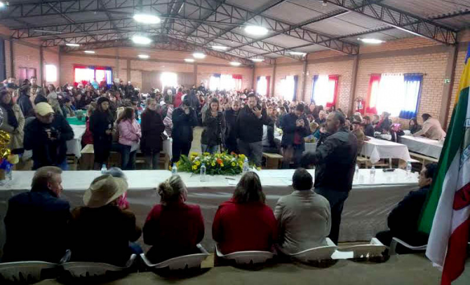 Famílias de Virmond têm casas regularizadas pelo Governo do Estado