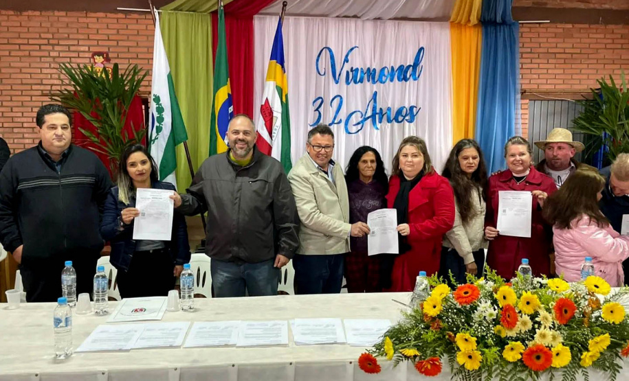 Famílias de Virmond têm casas regularizadas pelo Governo do Estado