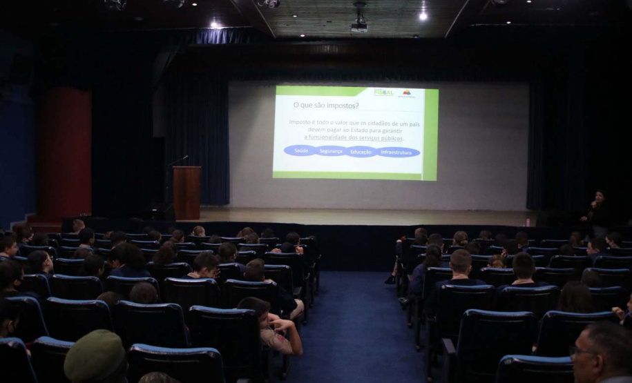 Receita Estadual leva ações de educação fiscal a alunos do Colégio Militar de Curitiba