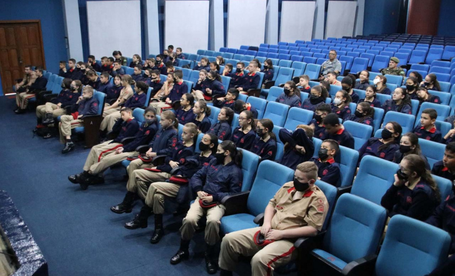 Receita Estadual leva ações de educação fiscal a alunos do Colégio Militar de Curitiba