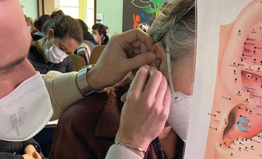 Saúde oferece curso gratuito de formação em auriculoterapia para atuar no SUS