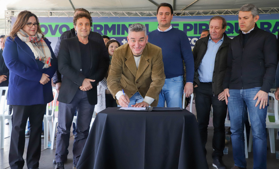 Governador Carlos Massa Ratinho Junior Assina Ordem de Serviço para construção do novo Terminal de Ônibus em Piraquara, na Região Metropolitana de Curitiba. Piraquara, 19/05/2022 - Foto: Ari Dias/AEN