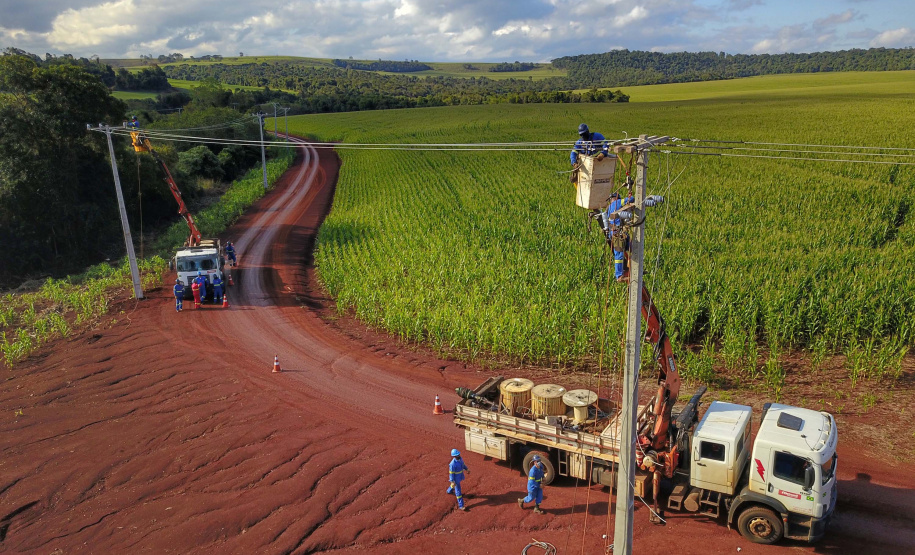 PR Trifásico já alcança 7.913 quilômetros de novas redes rurais em todo o Paraná