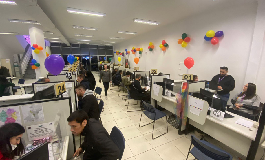 Mutirão LGBTI+ encaminha mais de 200 pessoas para vagas de emprego em Curitiba