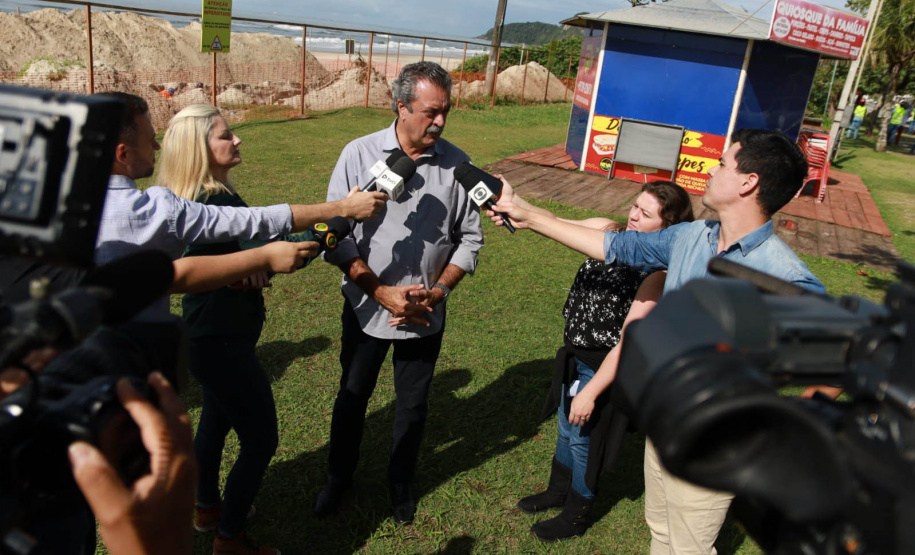 Proteções costeiras começam a ser implantadas na orla de Matinhos