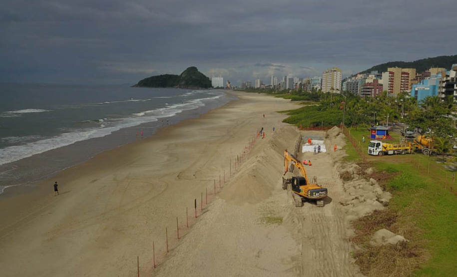 Proteções costeiras começam a ser implantadas na orla de Matinhos
