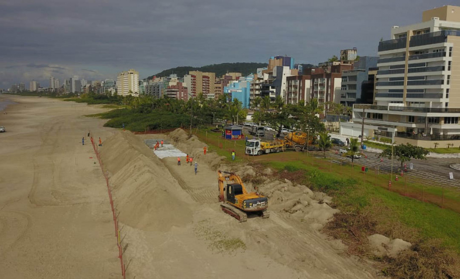 Proteções costeiras começam a ser implantadas na orla de Matinhos