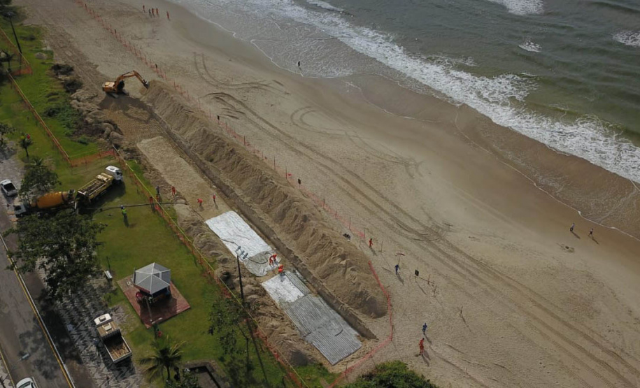 Proteções costeiras começam a ser implantadas na orla de Matinhos