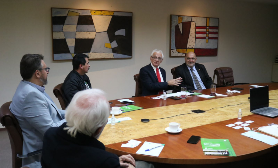 Missão oficial do Uruguai busca investimentos no Paraná