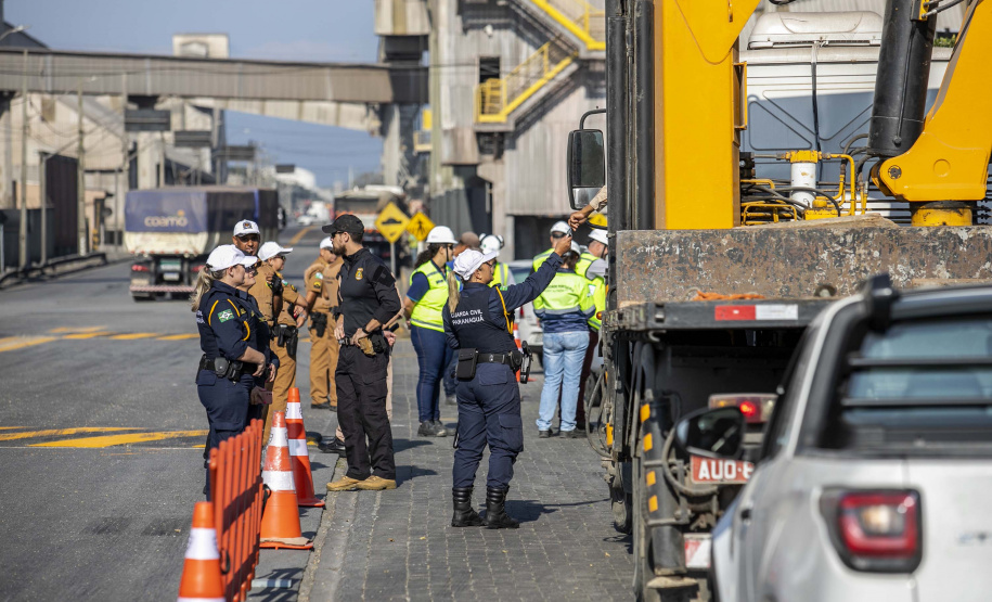 Portos do Paraná promove blitz educativa alinhada com o Movimento Maio Amarelo