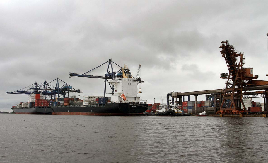 Intensidade do vento deixa em alerta a comunidade portuária paranaense