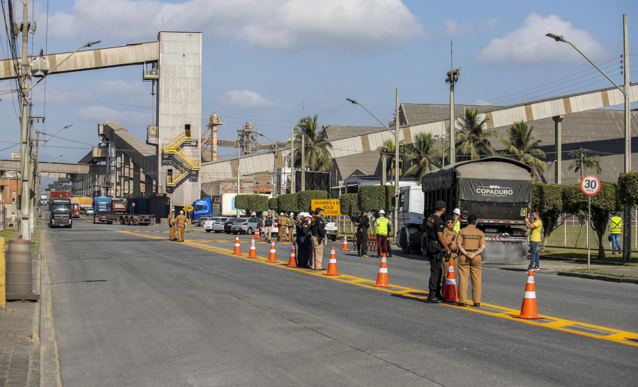 Portos do Paraná promove blitz educativa alinhada com o Movimento Maio Amarelo