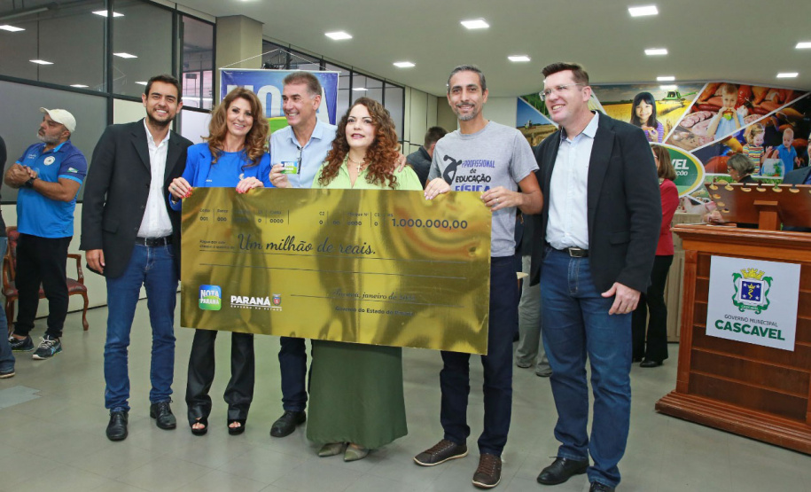 Professora da rede estadual de ensino em Cascavel recebe cheque milionário do Nota Paraná