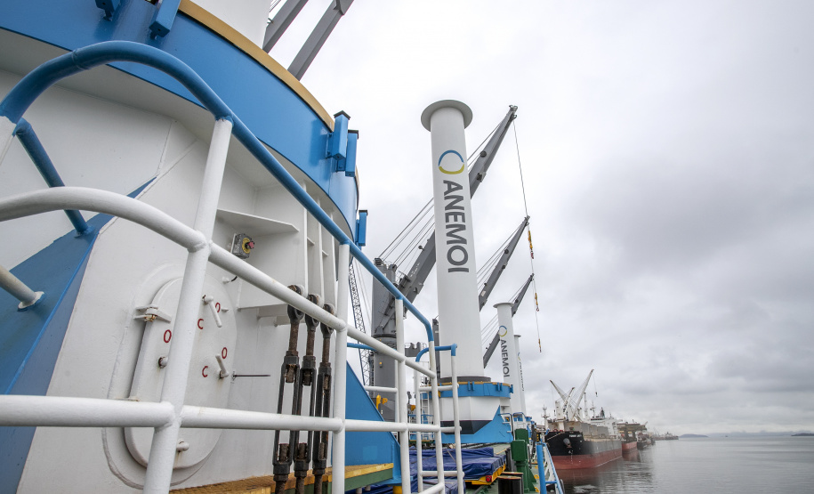 Porto de Paranaguá recebe navio com tecnologia sustentável