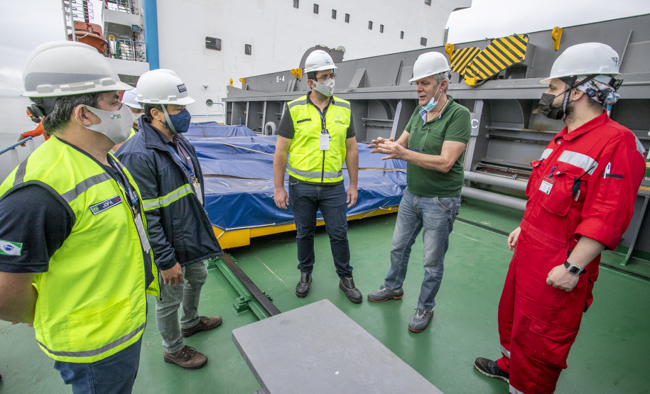 Porto de Paranaguá recebe navio com tecnologia sustentável