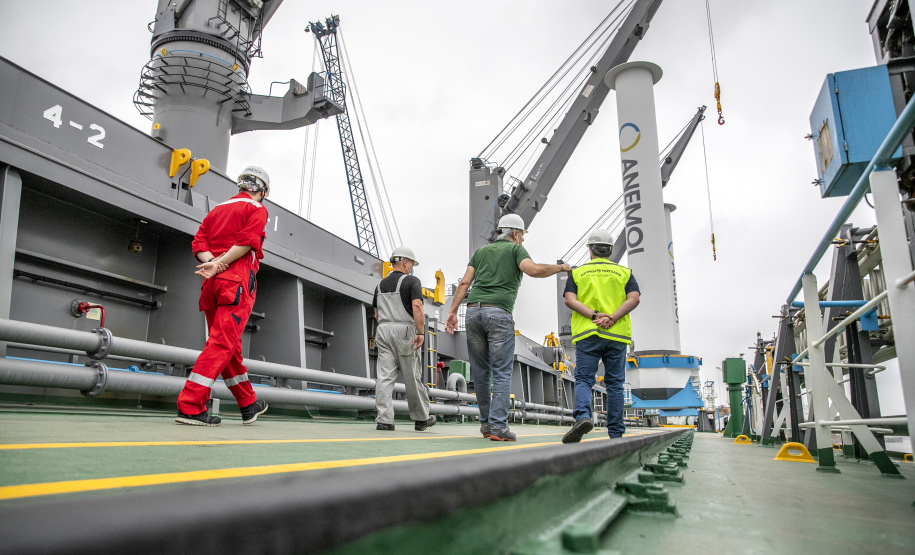 Porto de Paranaguá recebe navio com tecnologia sustentável
