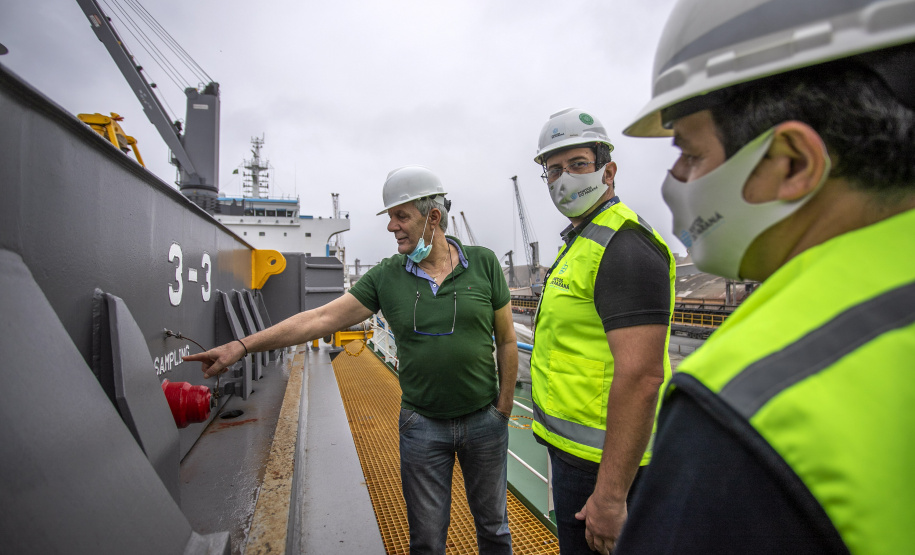 Porto de Paranaguá recebe navio com tecnologia sustentável