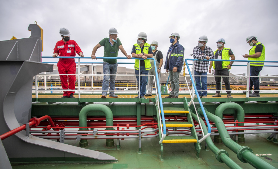 Porto de Paranaguá recebe navio com tecnologia sustentável
