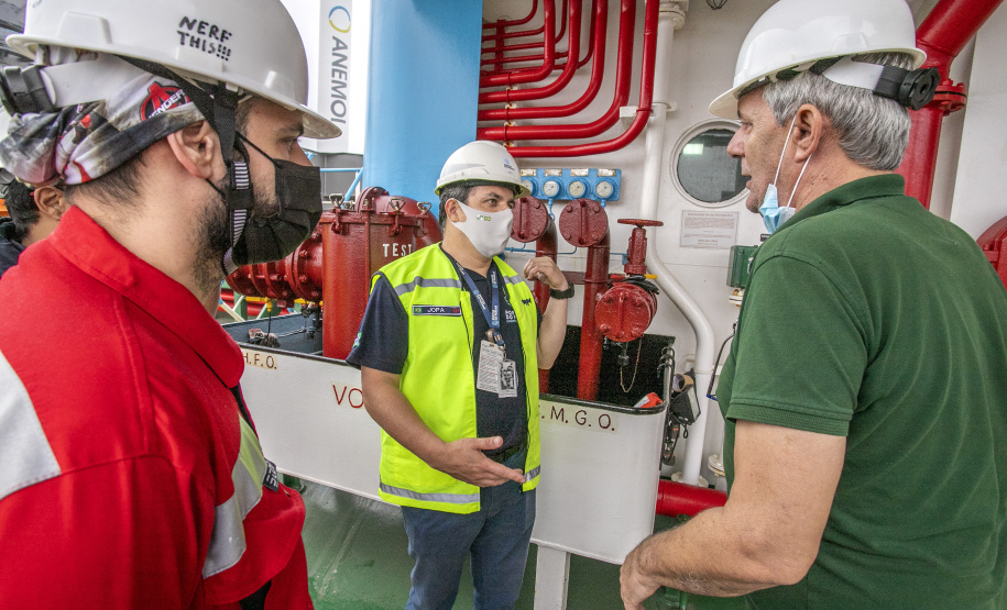 Porto de Paranaguá recebe navio com tecnologia sustentável