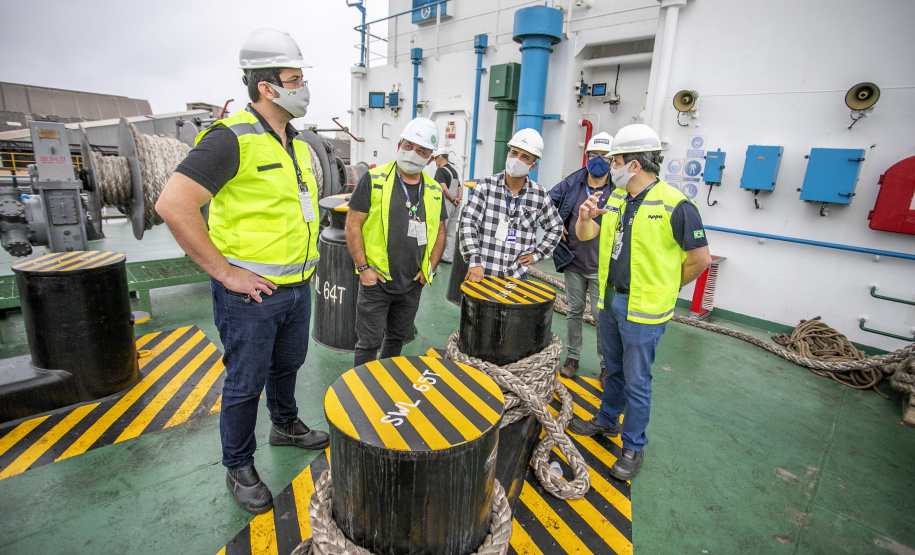 Porto de Paranaguá recebe navio com tecnologia sustentável