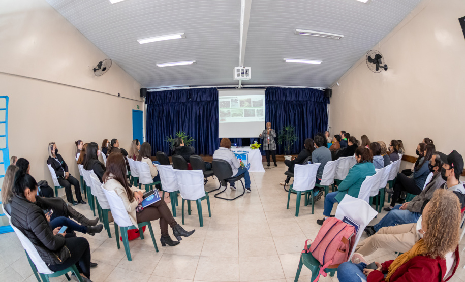 Combate ao racismo é tema de palestras em colégios estaduais