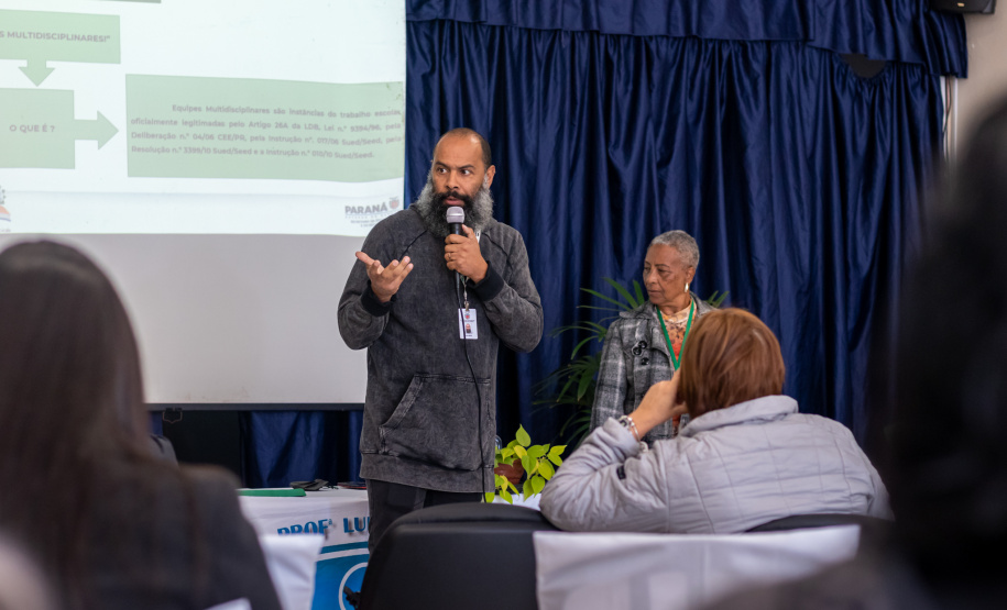 Combate ao racismo é tema de palestras em colégios estaduais