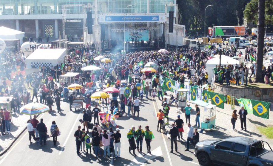 Depois de dois anos suspensa, por causa da pandemia da Covid-19, a tradicional Marcha para Jesus voltou a encher as ruas de Curitiba