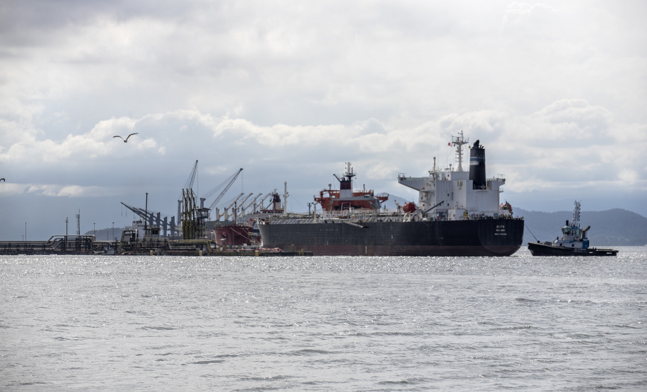 Quadrimestre fecha com aumento de 2,4% na movimentação de cargas pelos portos do Paraná